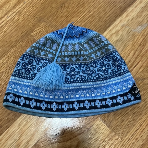 Lot of three scarves and winter beanie hat - Picture 5 of 6